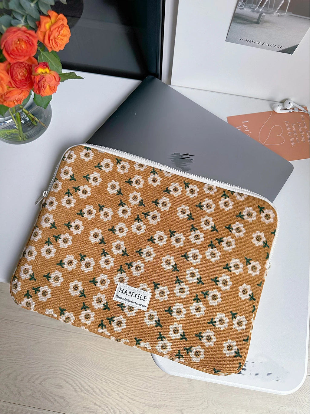 💻 Funda Retro de Pana con Flores para Portátil y Tablet 💻