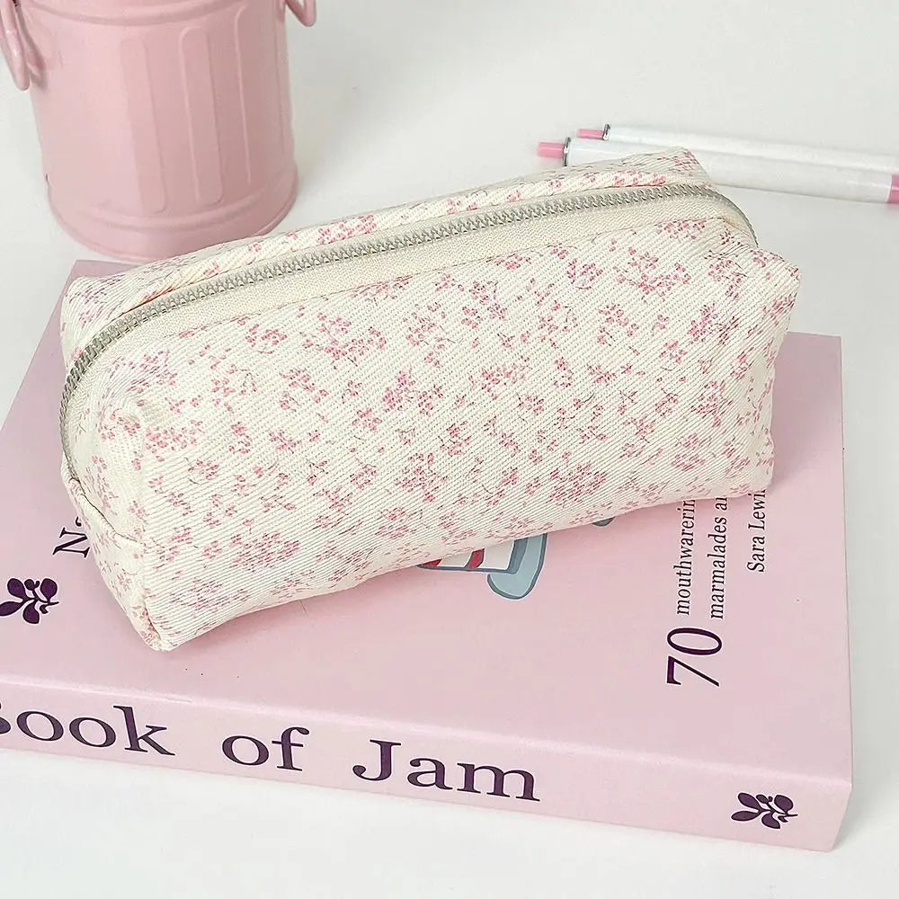 🌸 Estuche Floral de Gran Capacidad 🌸