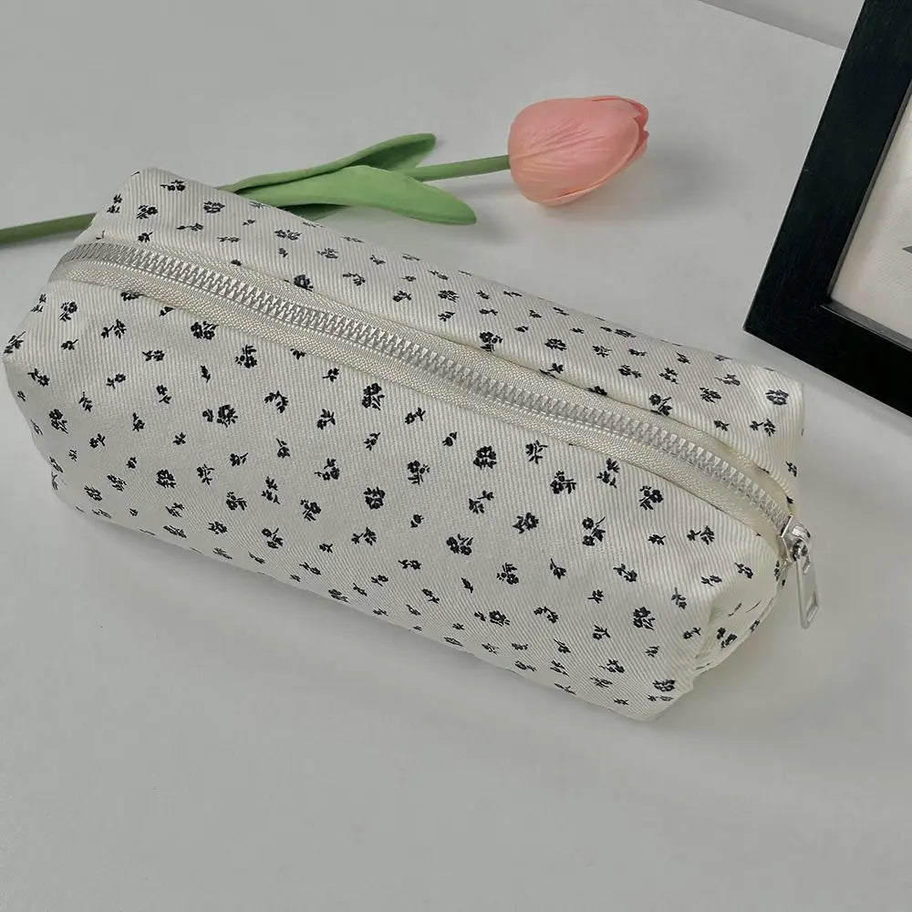 🌸 Estuche Floral de Gran Capacidad 🌸
