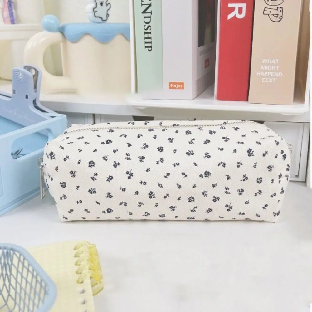 🌸 Estuche Floral de Gran Capacidad 🌸