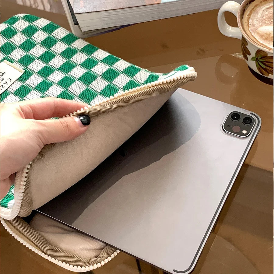 Funda Retro de Punto Checkerboard para Portátil y Tablet